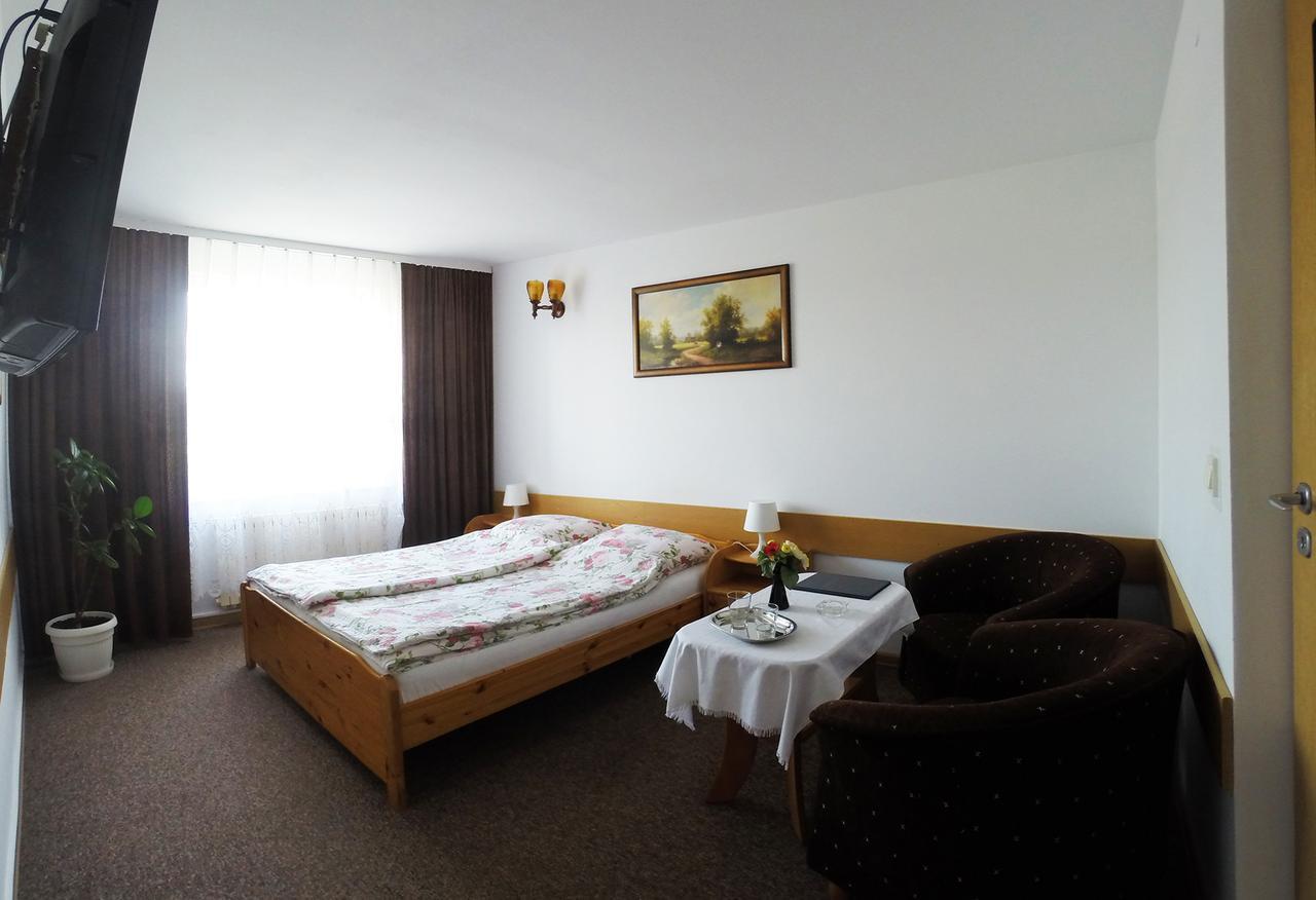 Hotel Kot Siestrzen エクステリア 写真