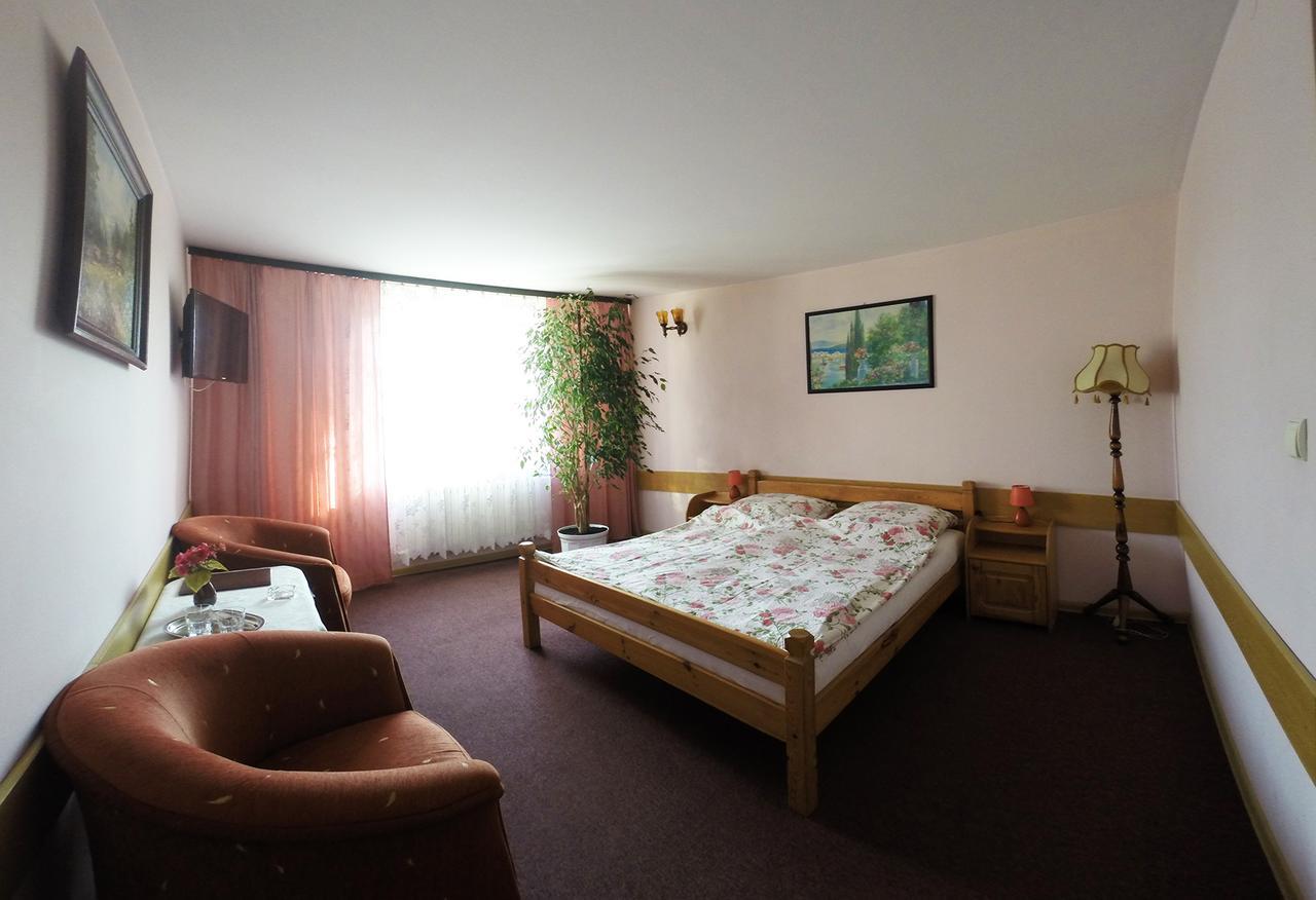 Hotel Kot Siestrzen エクステリア 写真